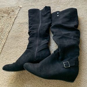 Women’s black scrunch boots